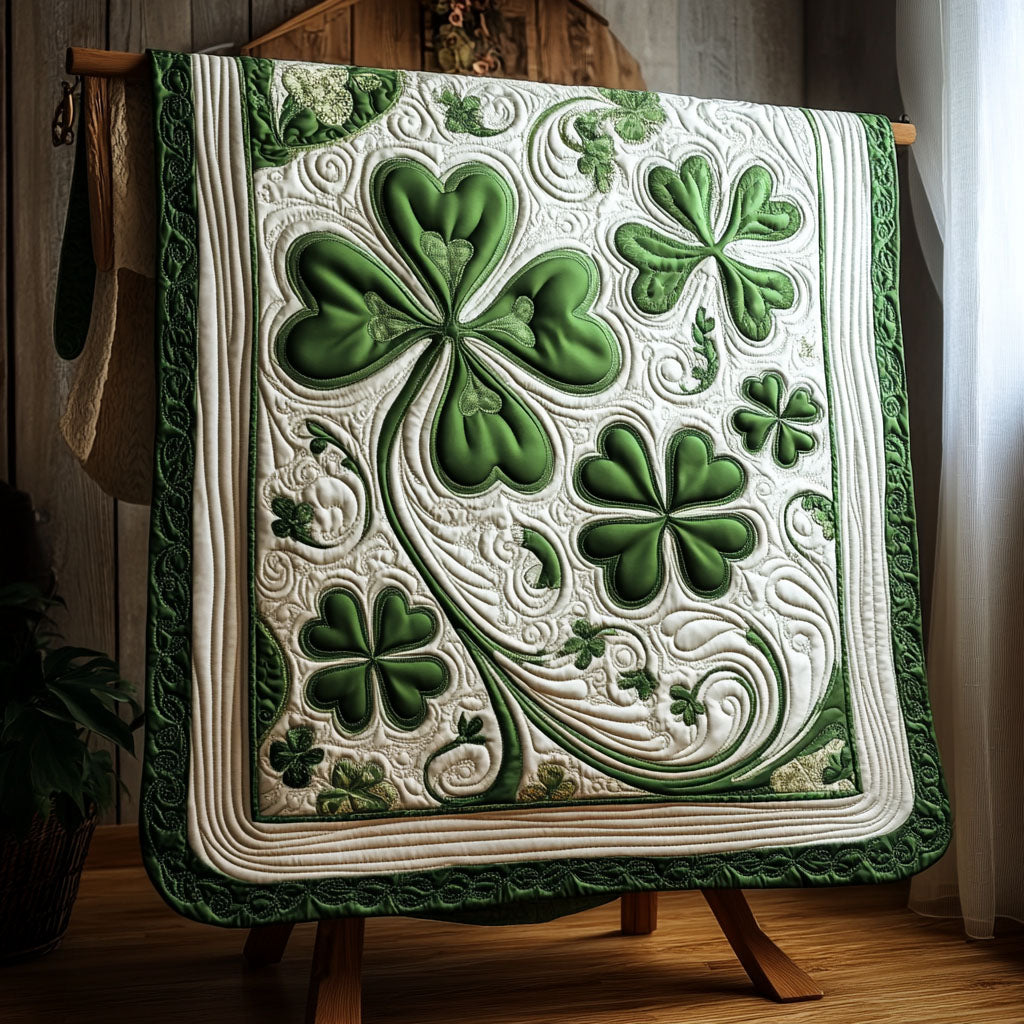 Clover Glow Quilted Blanket - Baby (30" x 40")