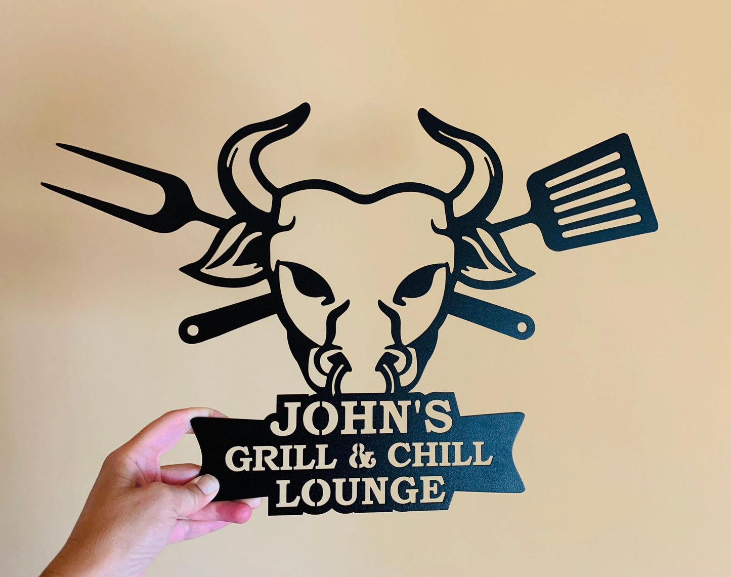 Personalized Metal Bbq Sign For Porch Grill & Chill Lounge Custom Name Sign Barbecue Outdoor Dad's Bbq Wall Art Sign Grill Father Bull Head Laser Cut Metal Signs Custom Gift Ideas