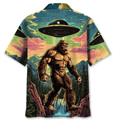 Muscle Bigfoot Hiking Ufo Hawaiian Shirt - M - hawaiian shirt